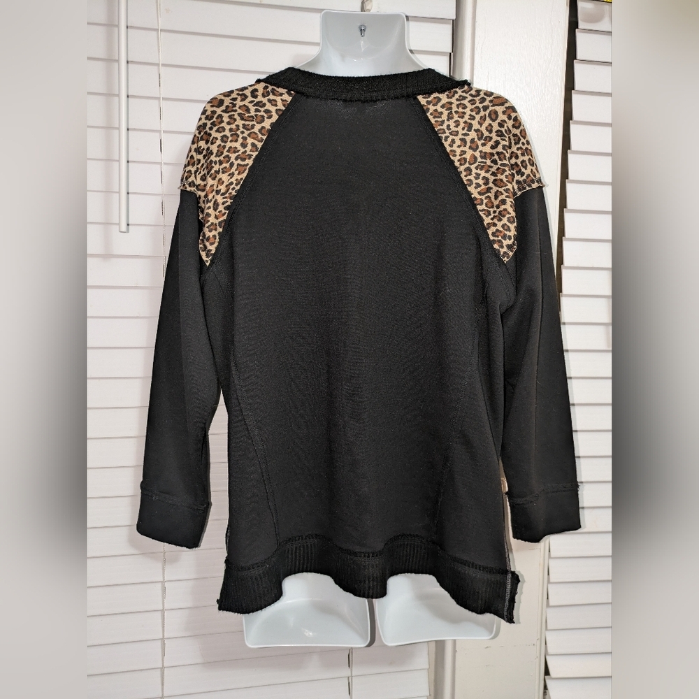 Umgee Womens French Terry Animal Print Tunic Top With Side Slits EUC size small - Picture 7 of 9